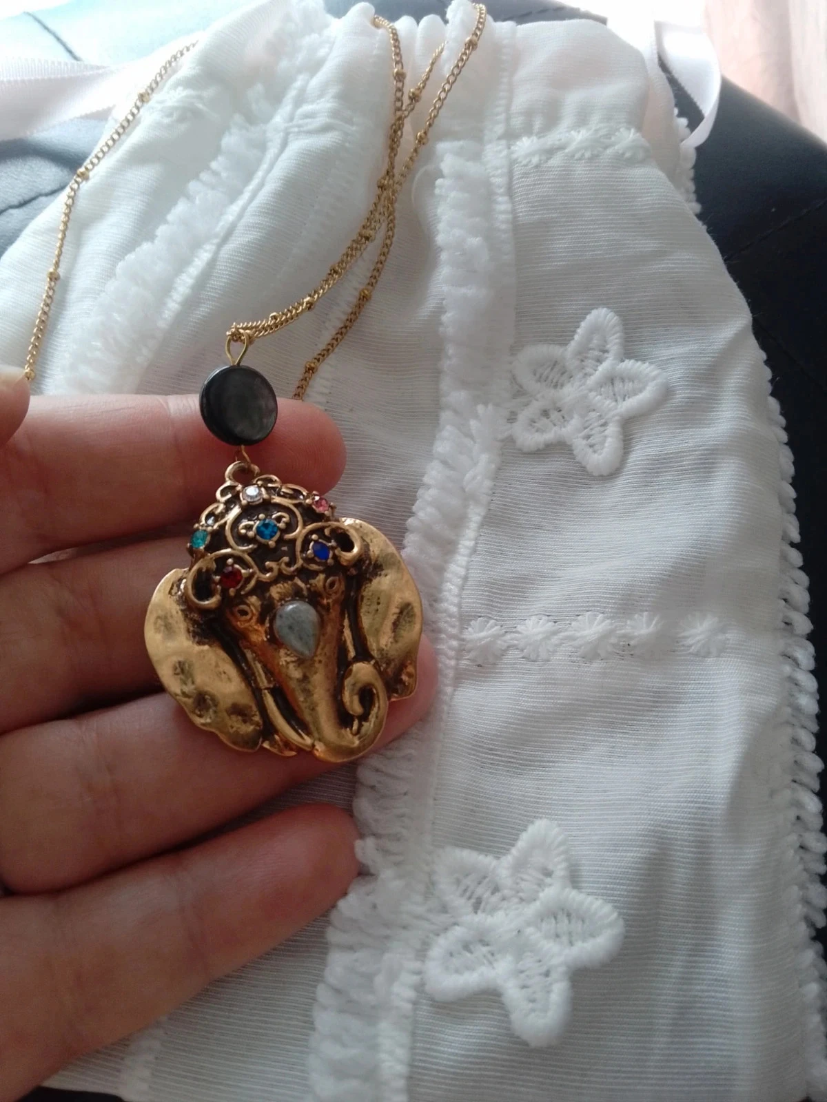 Collier tête d'éléphant doré avec pierres naturelles – photo 3